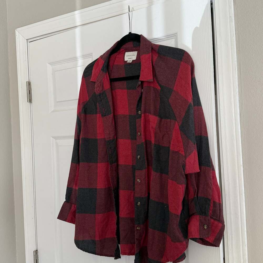 American Eagle Red and Black Buffalo Plaid Flannel Button-Down Shirt Medium - Picture 2 of 5